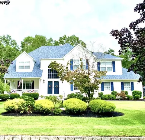 15 Silas Woods Rd, Manorville, NY 11949
