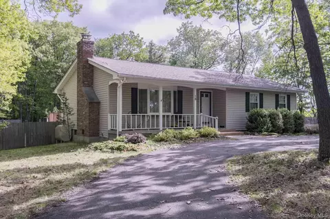 18 Southside Dr, Monroe, NY 10950