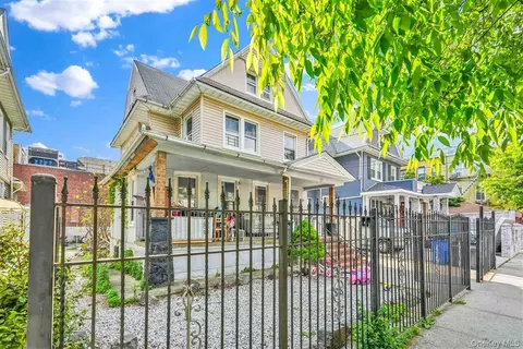 86-16 120th St, New York, NY 11418