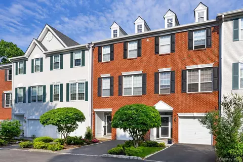 131 Meadow Ln, Clarkstown, NY 10954
