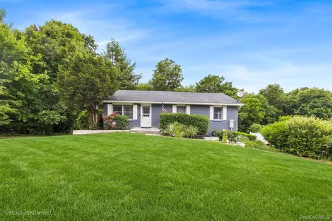 11 Sharon Dr, Lloyd, NY 12528