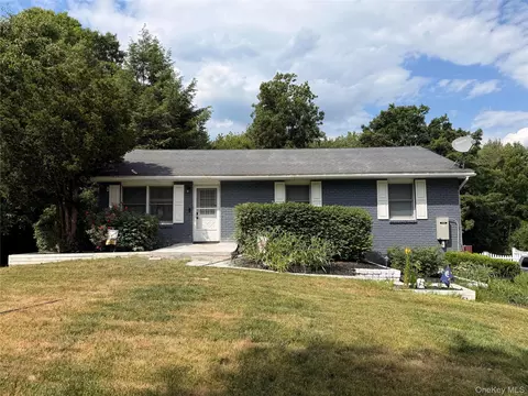 11 Sharon Dr, Lloyd, NY 12528
