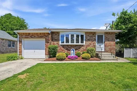 98 Evergreen Ave, Bethpage, NY 11714