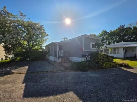 1964 River #57, Riverhead, NY 11933