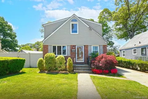 548 Stratford Rd, Hempstead, NY 11550