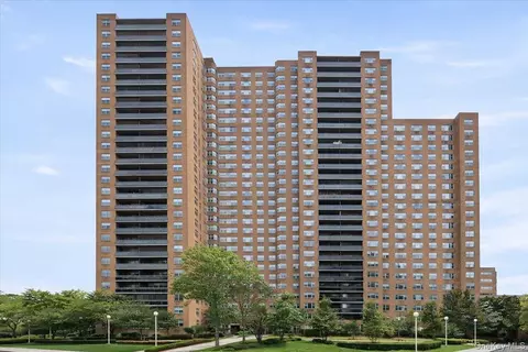 70-25 Yellowstone Blvd #24N, Forest Hills, NY 11375