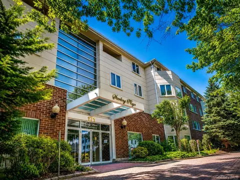171 Great Neck Rd #2G, North Hempstead, NY 11021
