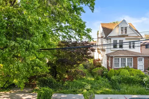 13631 58th Ave, Flushing, NY 11355