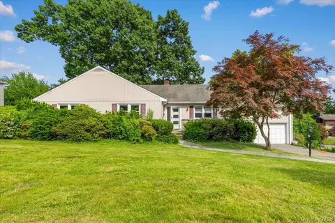 68 Brendon Hill Rd, Scarsdale, NY 10583