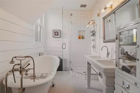 Bath - 37 Paulding Ave, Philipstown, NY 10516 photo 1 of 2