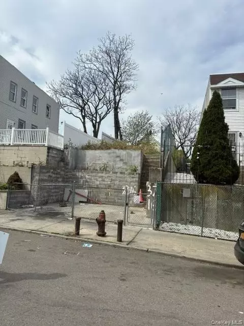 3216 107th St, New York, NY 11369