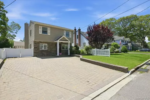 1924 Carroll Ave, Merrick, NY 11566