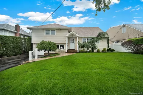 321 W Waukena Ave, Oceanside, NY 11572