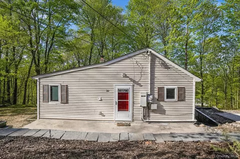 31 Paradise Hl, Highland Mills, NY 10930
