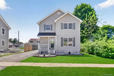 7 North St, Wappinger, NY 12590