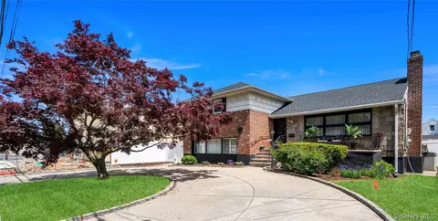 11701 237th St, Elmont, NY 11003