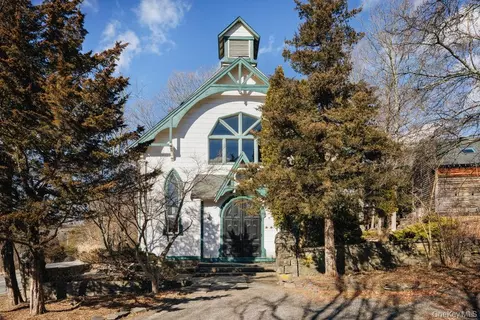 209-211 Fishcreek Rd, Saugerties, NY 12477