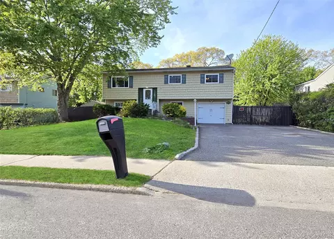 529 Hawkins Rd, Selden, NY 11784