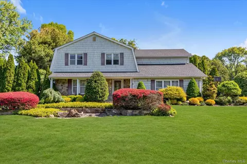 4 Toga Ct, East Northport, NY 11731