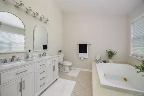 Bath - 319 Honness Rd, Fishkill, NY 12524 photo 2 of 3