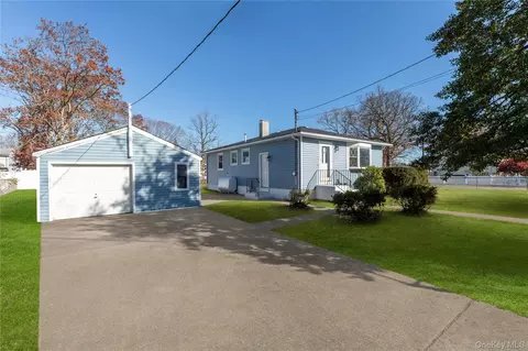 345 41 St, Copiague, NY 11726