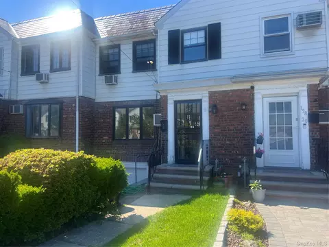 19822 29th Ave, Flushing, NY 11358