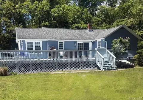 245 Springville Rd, Hampton Bays, NY 11946