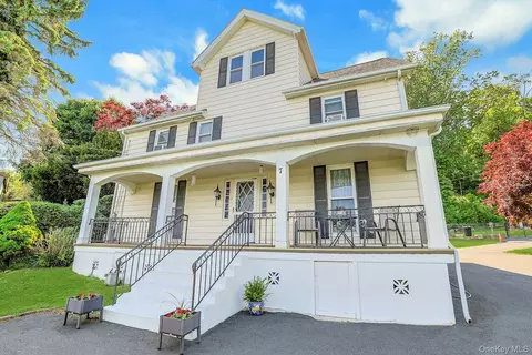 7 Rosetown Rd, Tomkins Cove, NY 10986