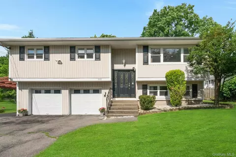 1632 Paine St, Yorktown, NY 10598