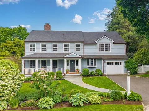 1 Elm Ave, Larchmont, NY 10538