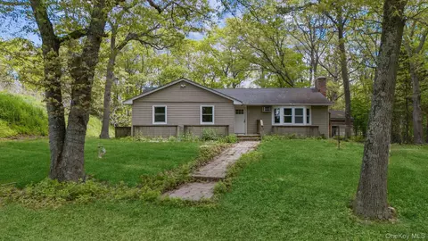 132 Swezey Dr, Middle Island, NY 11953