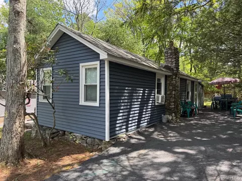 4 Spruce St E, Mamakating, NY 12790