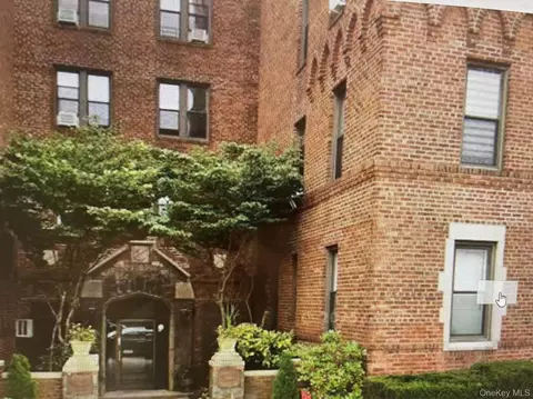 167-10 Crocheron Ave #4D, Flushing, NY 11358