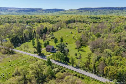 652 Albany Post Rd, New Paltz, NY 12561