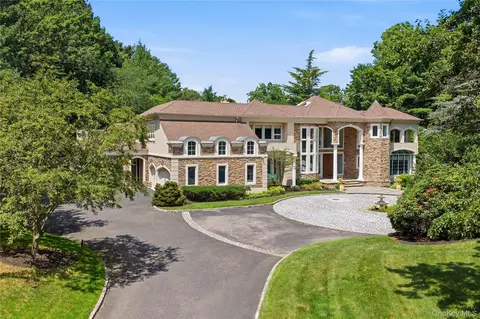 55 Coves Run, Syosset, NY 11791