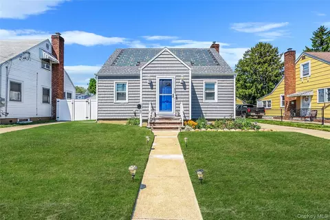 217 Stephen St, North Bellmore, NY 11710