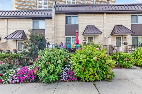 216-16 17th Ave #TH56, Bayside, NY 11360
