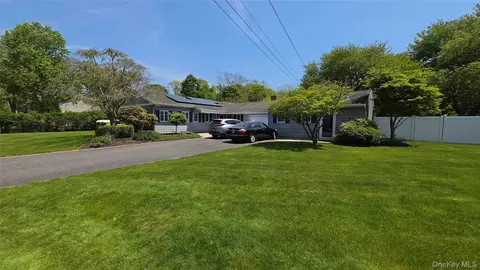17 N Durkee Ln, Brookhaven, NY 11772