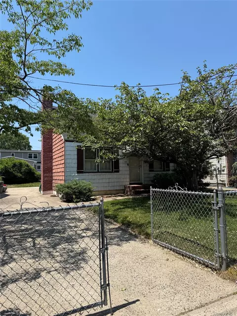288 Semton Blvd, Franklin Square, NY 11010