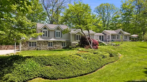 9 Lewis Rd, Pound Ridge, NY 10576