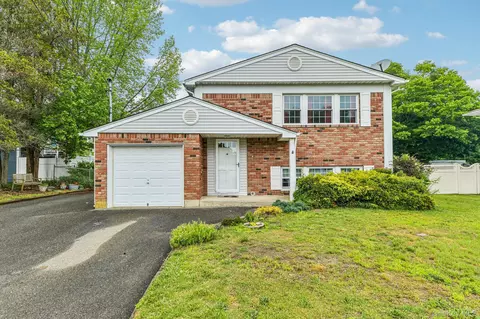 319 Rockaway St, Islip Terrace, NY 11752