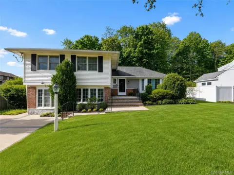 74 Cornell Dr, Smithtown, NY 11787