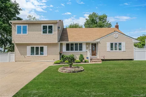 59 Maybrook Rd, North Babylon, NY 11703