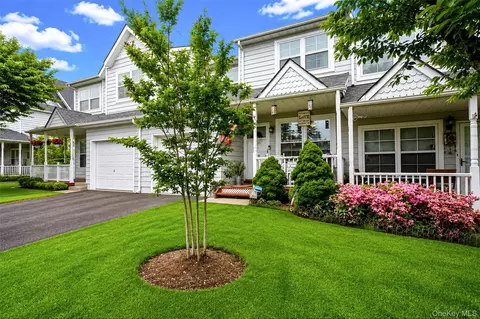 89 Northwood Blvd, Central Islip, NY 11722