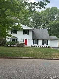 2 Shenandoah Blvd, Coram, NY 11727
