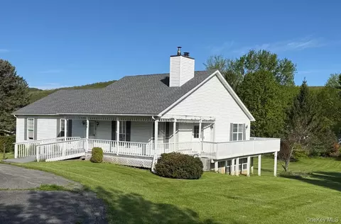 21 Ohandley Dr, Amenia, NY 12501