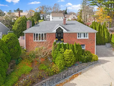 6 Hunting Ridge Rd, White Plains, NY 10605