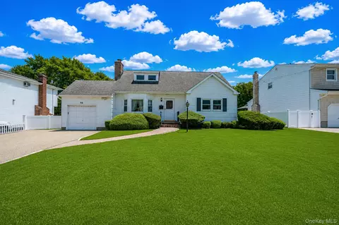 66 Henry Ave, Babylon, NY 11702