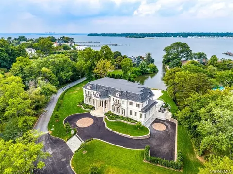 566 E Shore Rd, North Hempstead, NY 11024