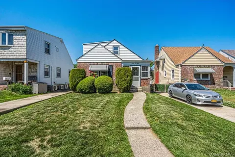 85-12 248 St, New York, NY 11426